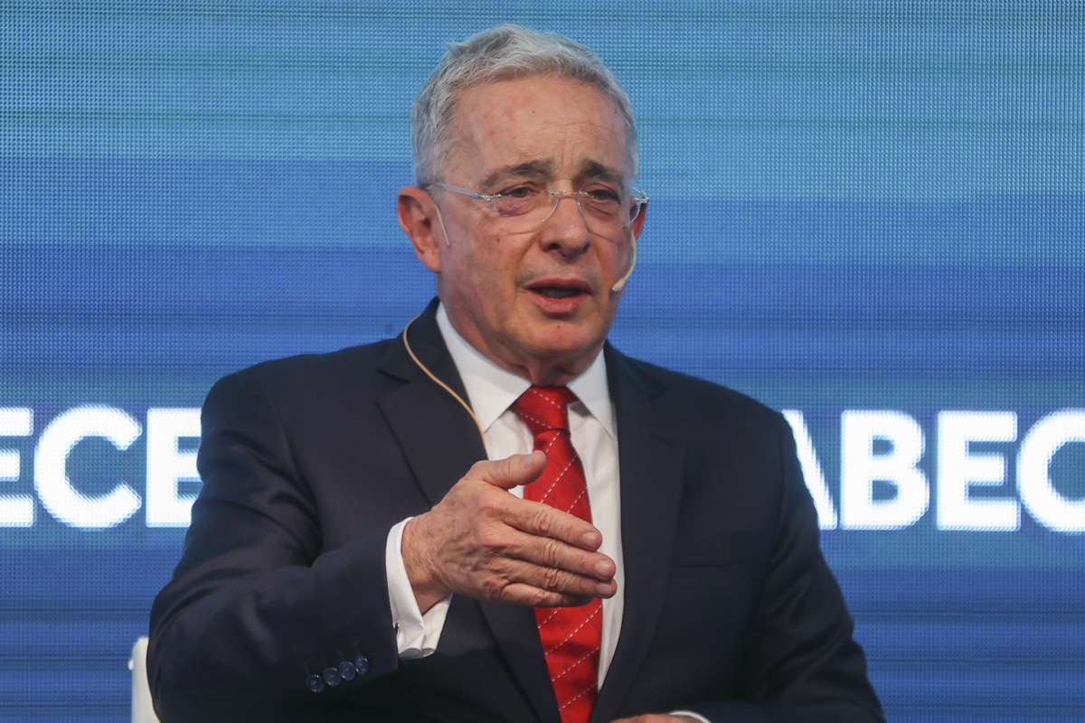 Corte Suprema cierra investigación contra Uribe por presunto tráfico de influencias