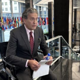 EE.UU. avisa a los latinos que Rusia los quiere "manipular" en contra de Ucrania
