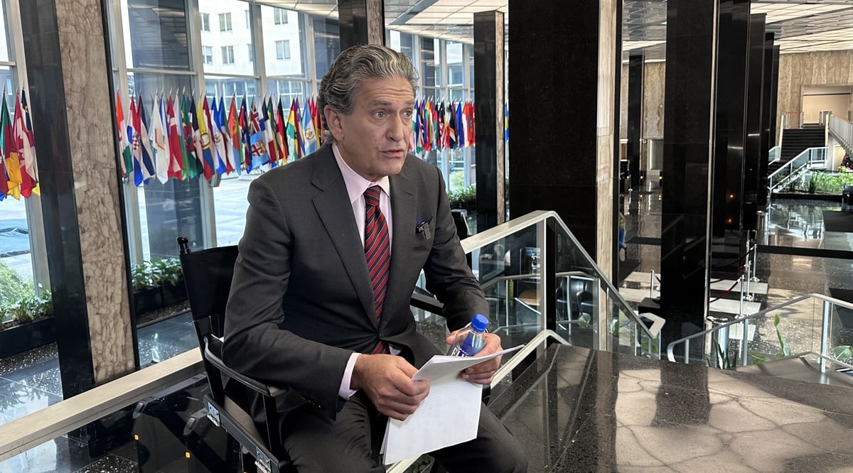 EE.UU. avisa a los latinos que Rusia los quiere "manipular" en contra de Ucrania