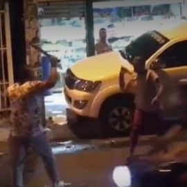 Video: Hombres se enfrentan "a machete" en plena vía pública de Cali