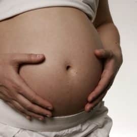 ¿Los bebés adquieren el lenguaje desde la barriga? Esto dice la ciencia