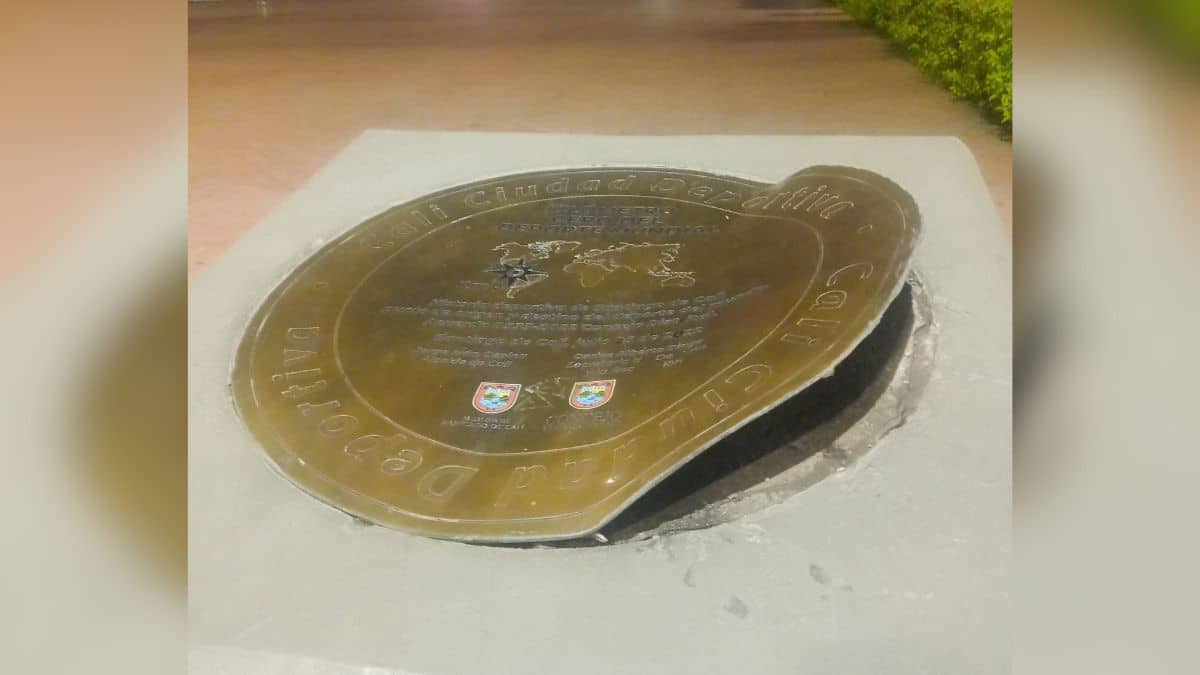 ¡Nada se salva! Intentaron robar la placa de 'Cali Ciudad Deportiva'
