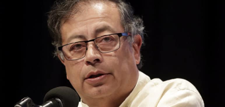 "El Ministro de Salud no dice mentiras": Petro tras polémica de vacunas