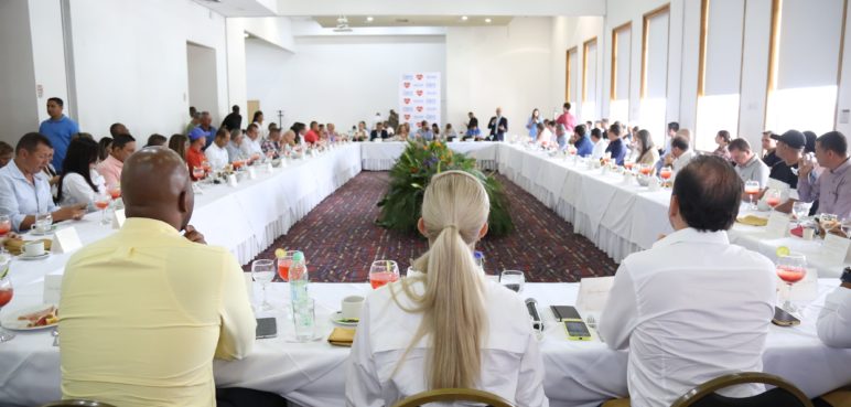 Dilian Francisca Toro se reunió con los alcaldes de los 42 municipios del Valle