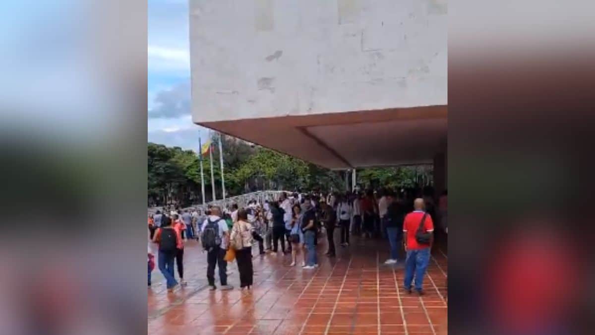 Video: Largas filas en el CAM para la entrega de las credenciales a los concejales