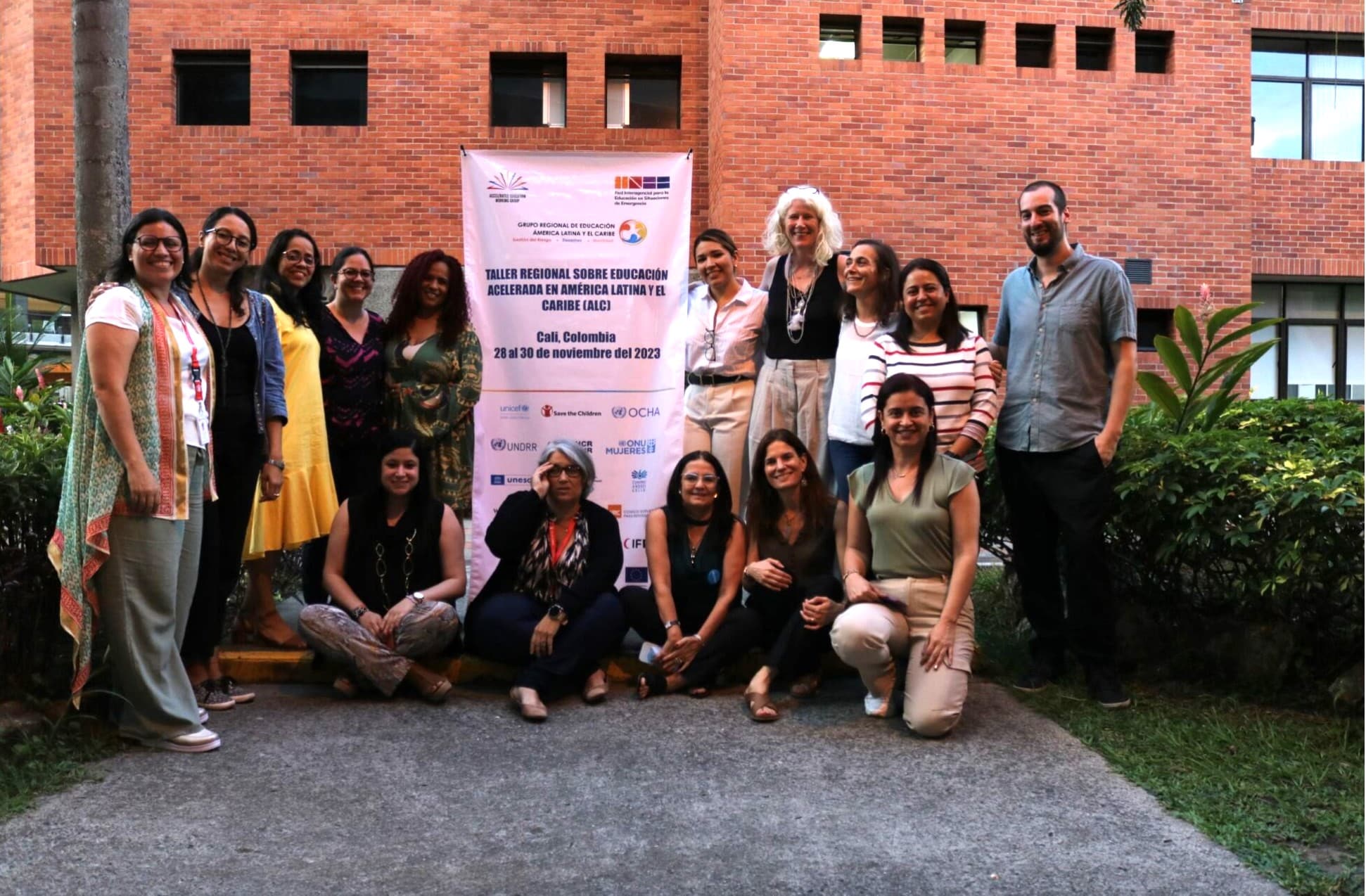 Taller regional de educación acelerada: Estrategia para disminuir las brechas