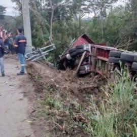 Más de 20 heridos dejó grave accidente de tránsito entre un bus y un tractocamión
