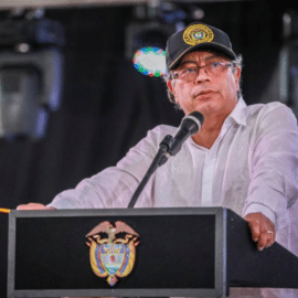 Presidente Petro invita a cortar lazos con Israel si no respeta el alto al fuego