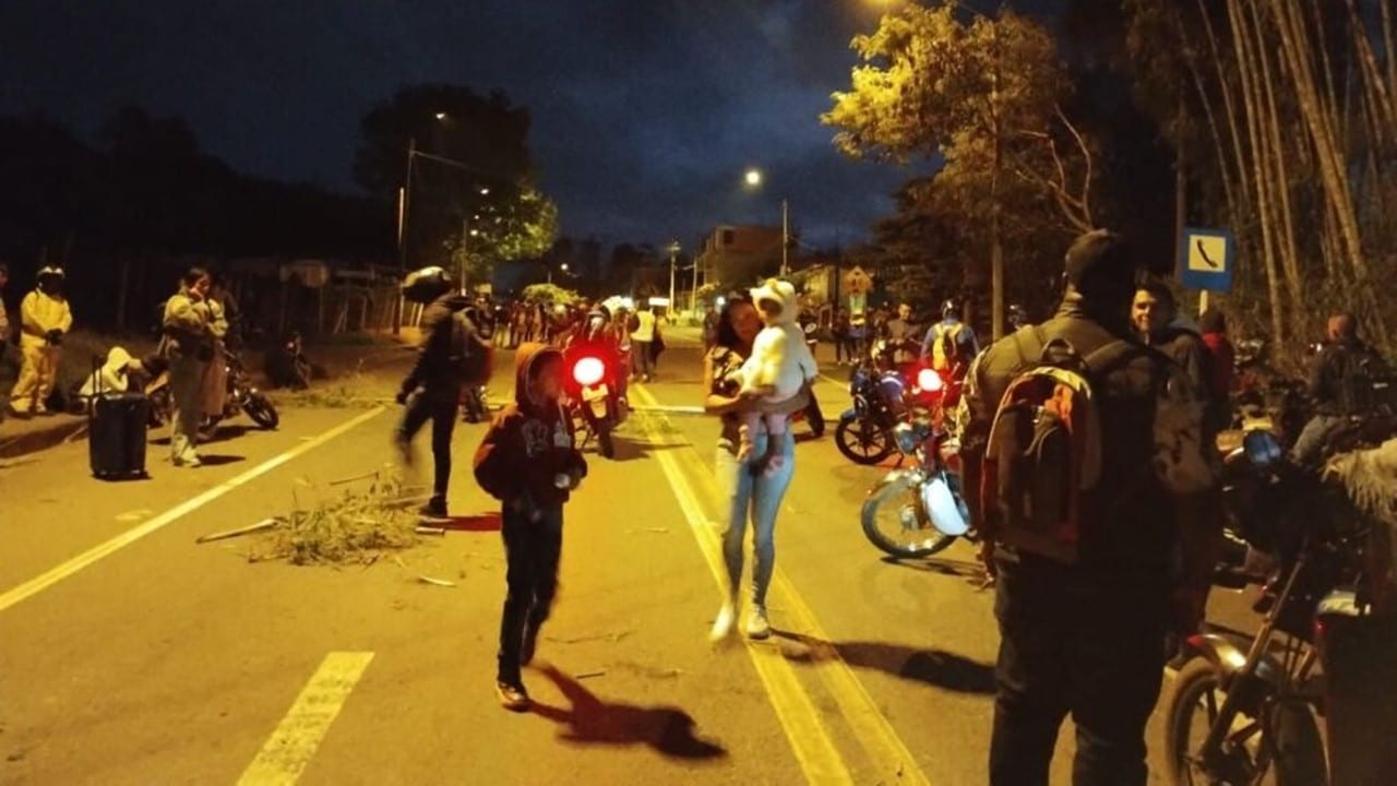 Comunidades indígenas bloquean vía Panamericana entre Popayán - Cali