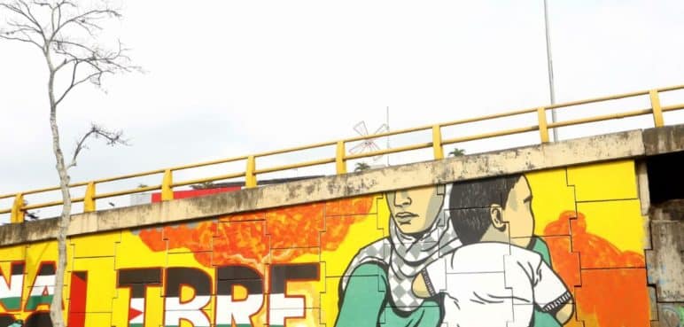 Crece la polémica por mural pintado en un puente de Cali en apoyo a Palestina