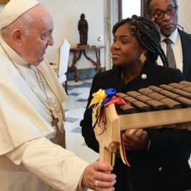 Video: Así fue el encuentro entre Francia Márquez y el papa Francisco