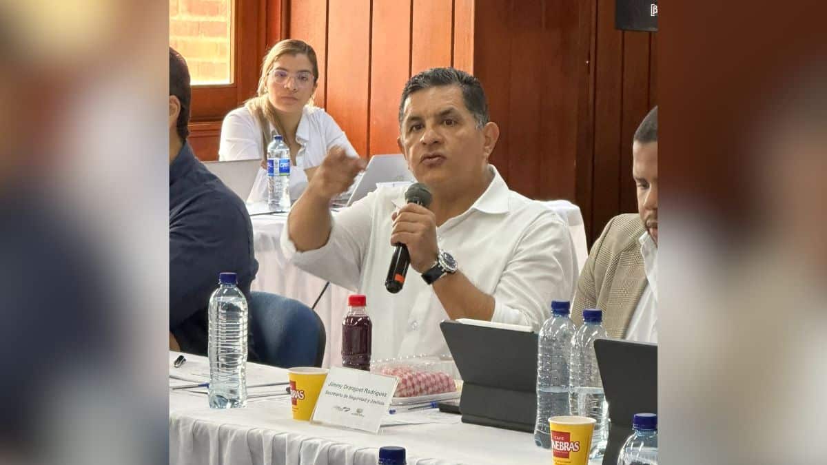 "Ospina, junto con todos sus amigos, tendrán que rendir cuentas": Roberto Ortiz
