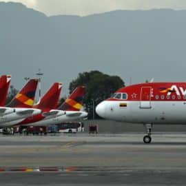 ¿La 'pondrán en cintura'? Anuncian medidas para Avianca por demoras en sus vuelos