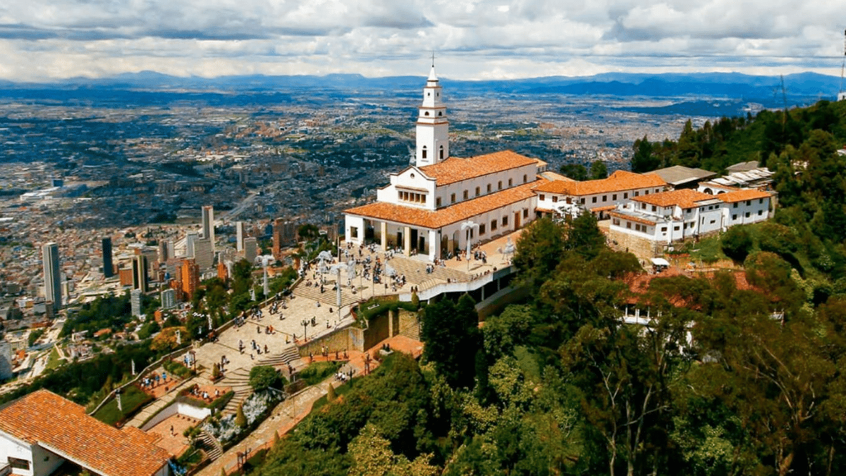 Cerro Monserrate: Rescatados los diez jóvenes perdidos