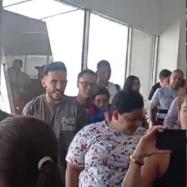 Video: Nuevamente viajeros de Avianca protestan por cancelación de vuelos