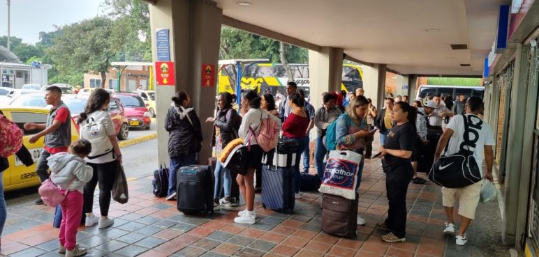 Cerca de 1.600 personas en Cali no han podido viajar a Nariño por bloqueos en la vía Panamericana