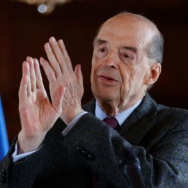 La Procuraduría suspende al canciller, Álvaro Leyva, por contrato de pasaportes