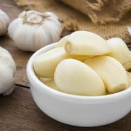 Aliado natural contra las várices: Descubra el poder del ajo en su cocina
