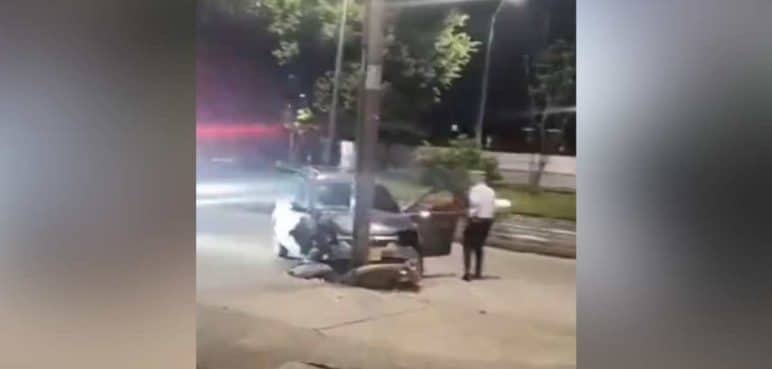 Grave accidente en el sur de Cali: Conductor chocó de frente contra un poste