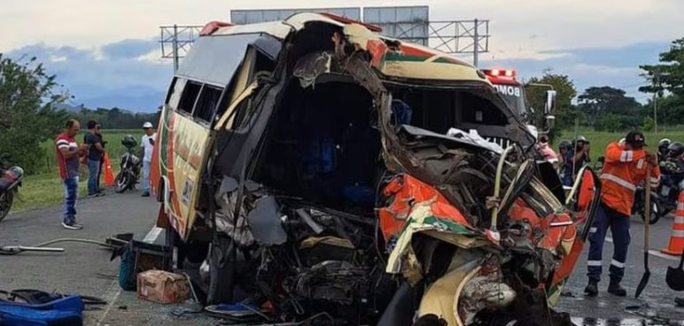 Más de 20 personas resultaron heridas en grave accidente de tránsito