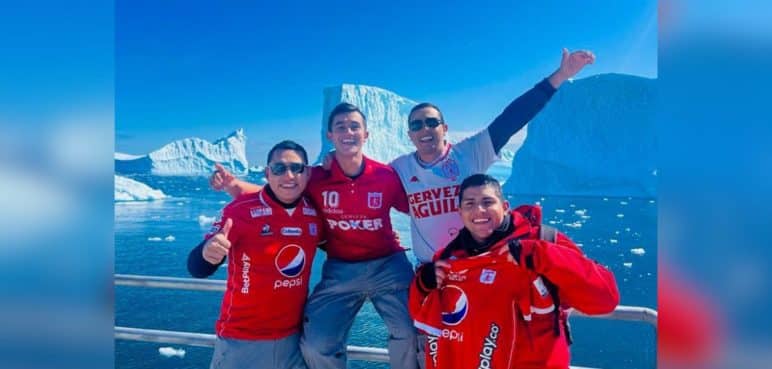 Inapagable pasión: Científicos lucen camisetas del América en la Antártida