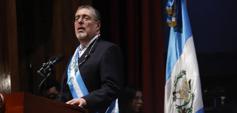 Tras 10 horas de retraso, Bernardo Arévalo tomó posesión como nuevo presidente de Guatemala