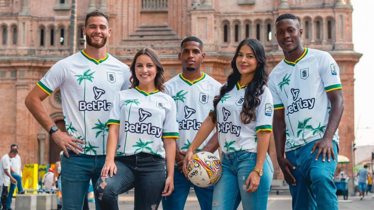 Inapagable pasión: Científicos lucen camisetas del América en la Antártida