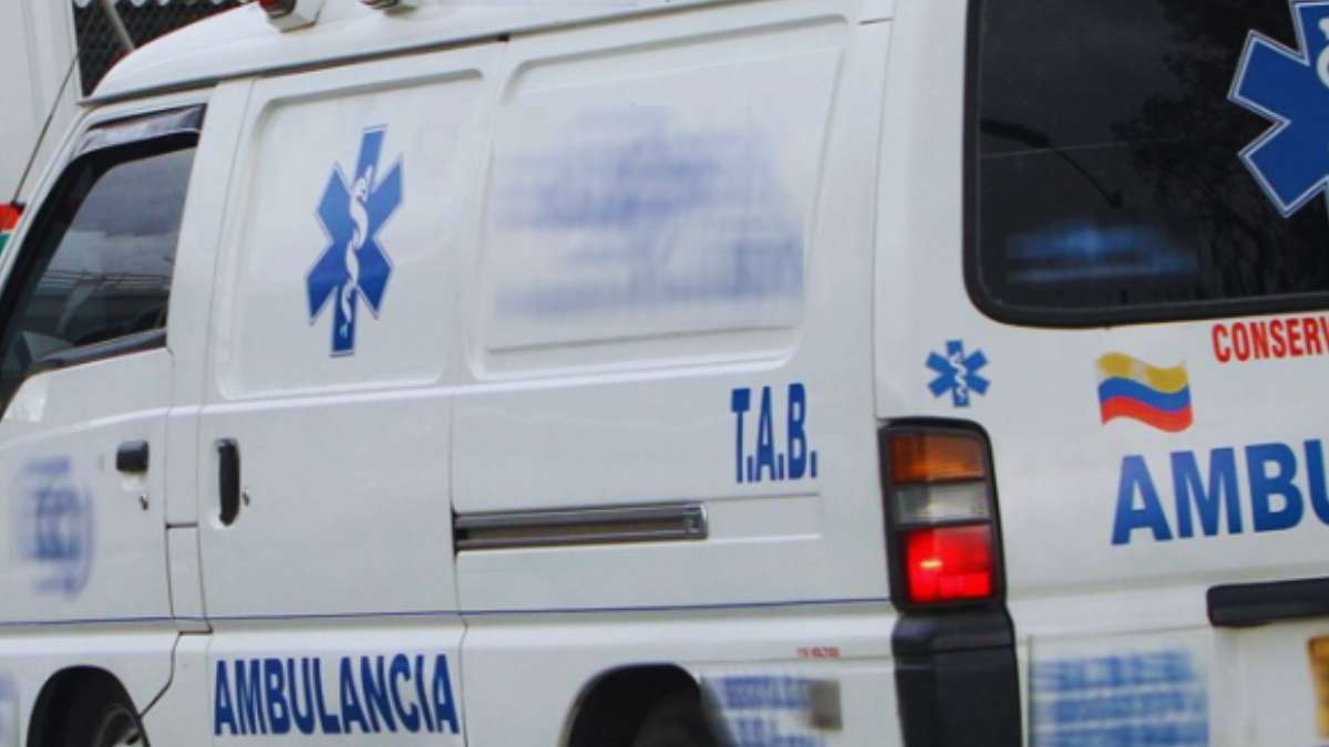 Video: Una mujer que fue atropellada por una ambulancia permanece grave