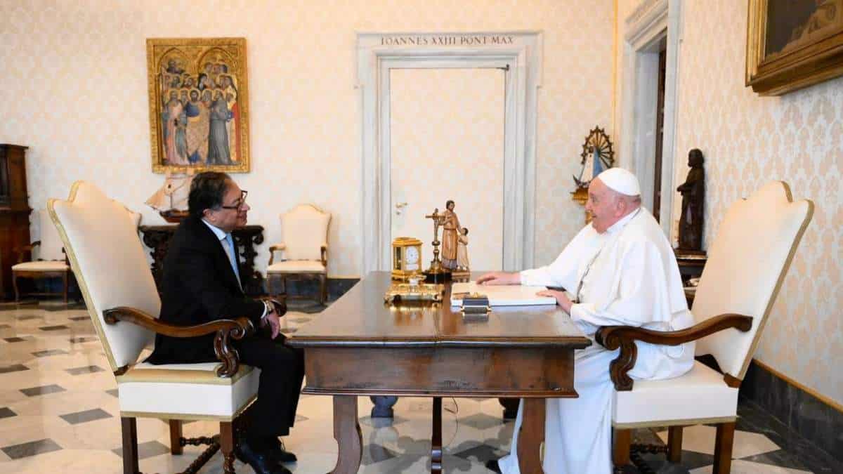 Estos fueron los regalos que le dio el presidente Gustavo Petro al papa Francisco