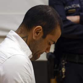 Dani Alves pide anular el proceso por ser investigado a "sus espaldas" en un "juicio paralelo"