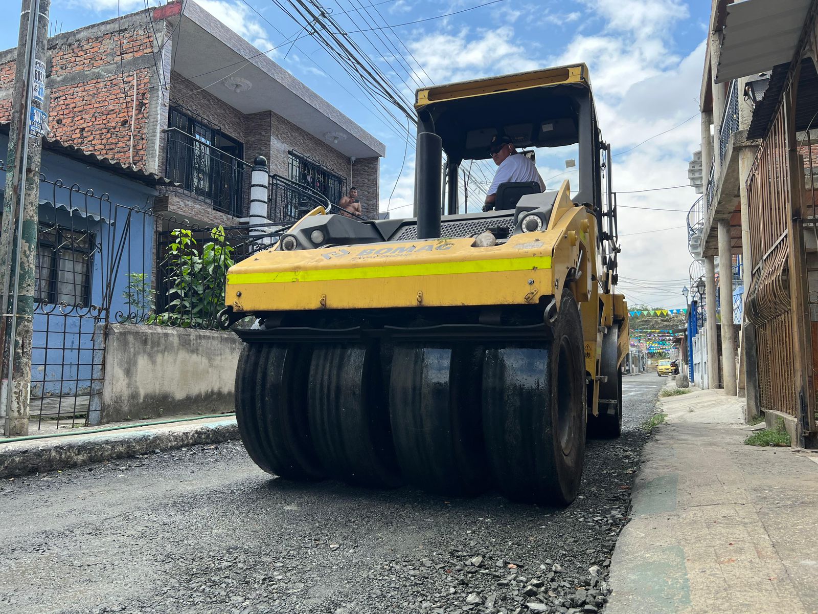 niciaron los trabajos de recuperación de la malla vial de Cali