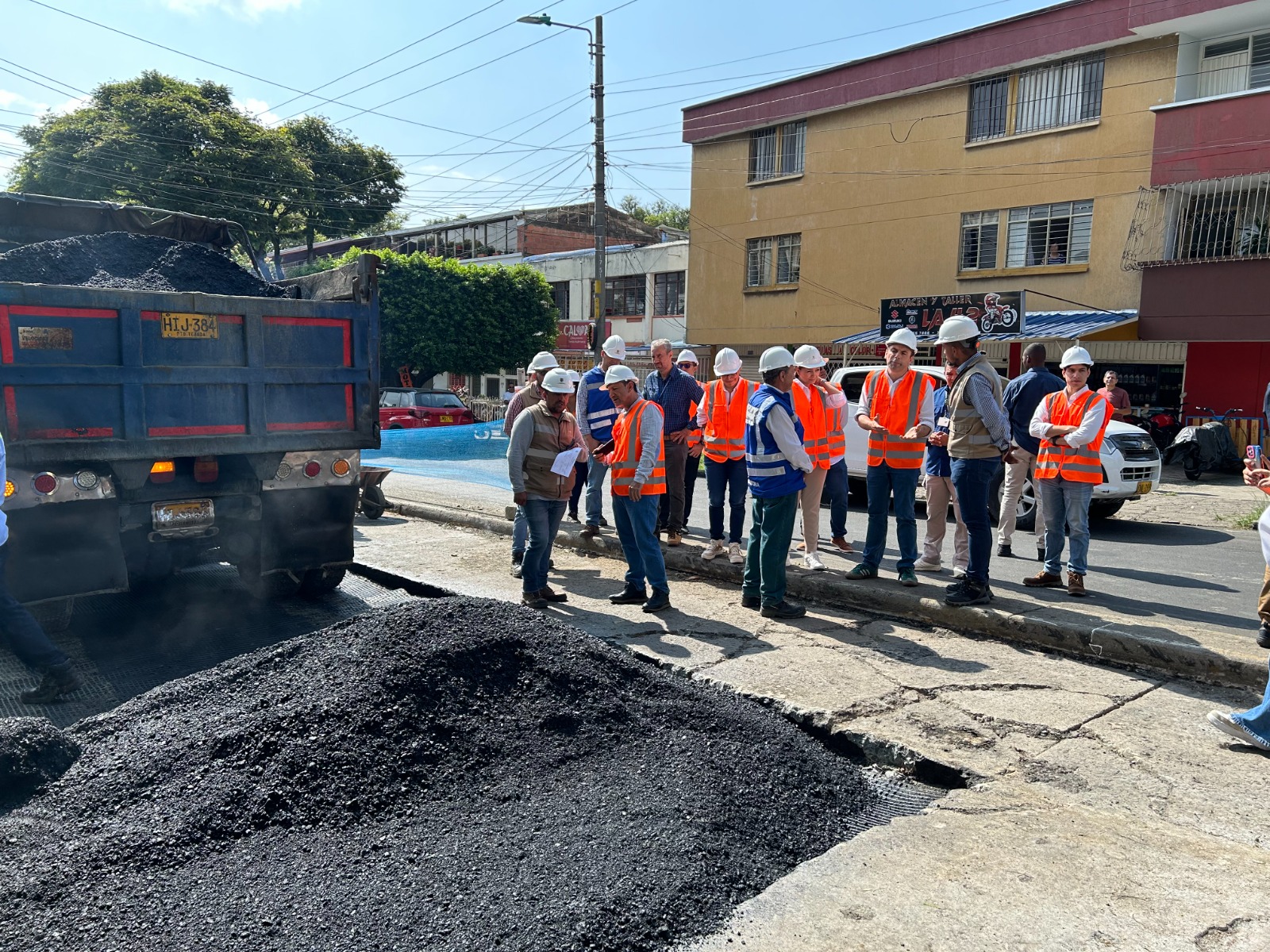 niciaron los trabajos de recuperación de la malla vial de Cali