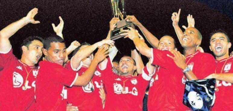 ¡El baúl de los recuerdos 'escarlatas'! La historia del América relatada en sus insignias