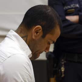 Dani Alves es condenado a más de 4 años de cárcel por abuso sexual