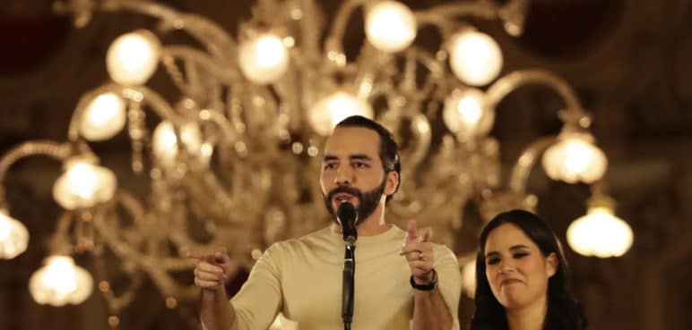 Bukele autoproclama su victoria en El Salvador y arremete contra los críticos