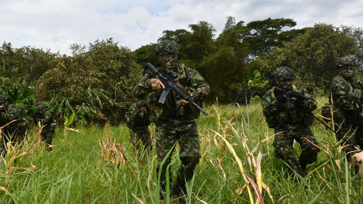Miembros del Ejército desmontaron pancartas alusivas a disidencias en Jamundí