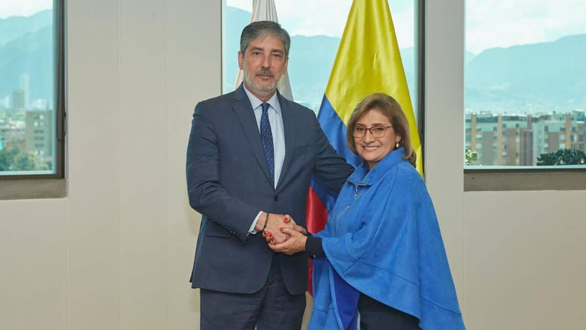 Excancilleres expiden comunicado por injerencia internacional en procesos de Colombia