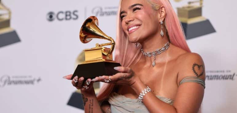 Karol G gana su primer grammy a mejor álbum de música urbana