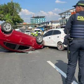 Persecución policial tras intento de hurto terminó en aparatoso siniestro vial