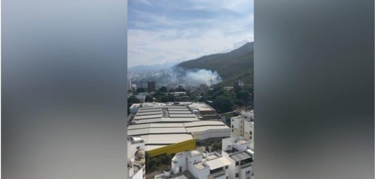 Atención: Reportan incendio forestal cerca del barrio Santa Mónica Residencial de Cali