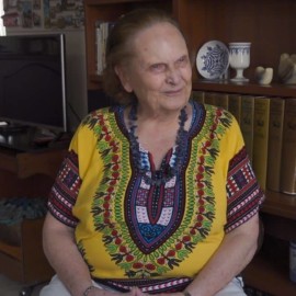 Carmiña Navia: Una abanderada de la poesía que anhela un futuro pluralista