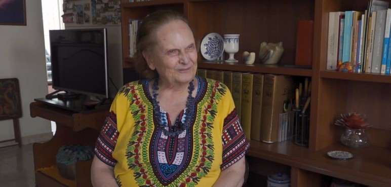 Carmiña Navia: Una abanderada de la poesía que anhela un futuro pluralista
