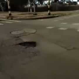 Denuncian hueco en la avenida Ciudad de Cali: Pone en riesgo a los conductores