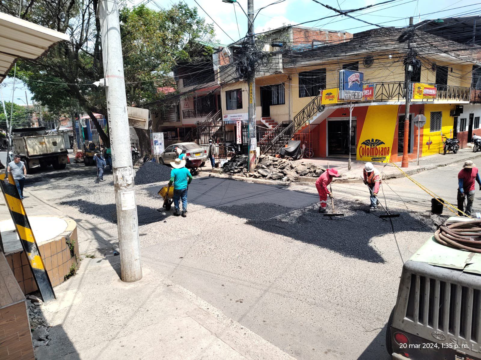 Recuperación malla vial en Cali Continúan trabajos en comuna 20
