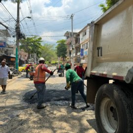 Recuperación malla vial en Cali Continúan trabajos en comuna 20