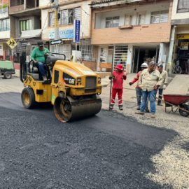 Recuperación malla vial en Cali Continúan trabajos en comuna 20