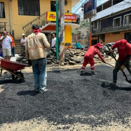 Recuperación malla vial en Cali: Continúan trabajos en comuna 20