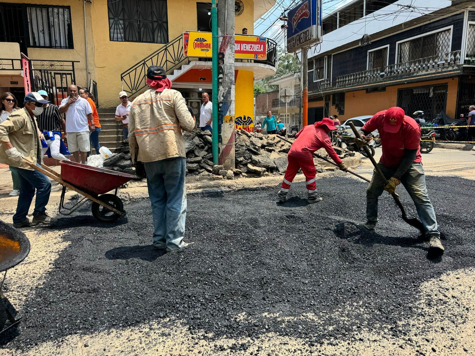 Recuperación malla vial en Cali Continúan trabajos en comuna 20