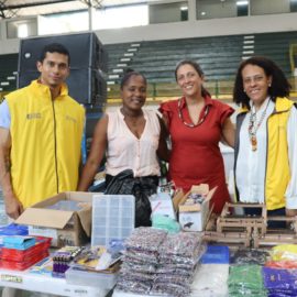 Unidad para las Víctimas entrega 300 negocios familiares en Buenaventura