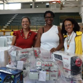 Unidad para las Víctimas entrega 300 negocios familiares en Buenaventura